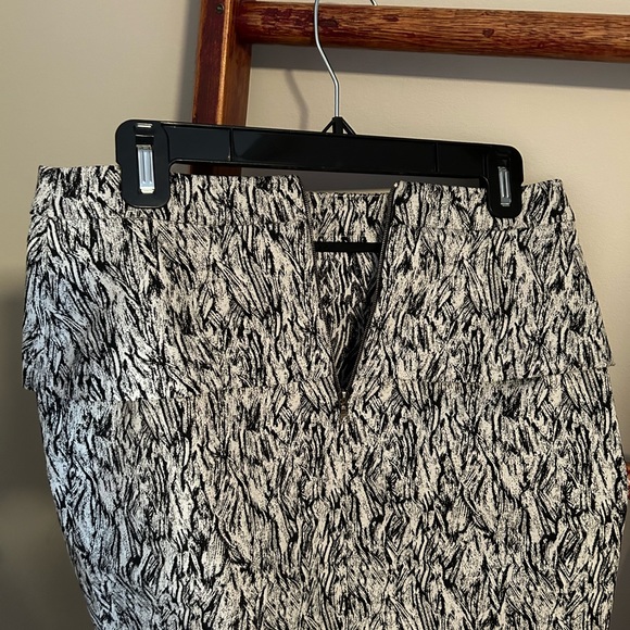 🇨🇦 Judith & Charles black and white pencil skirt with peplum
🍁 Canadian brand 🍁 - Picture 7 of 7